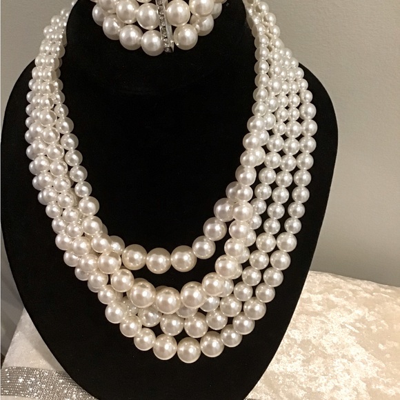 Beautiful pearls and braclet to match Barbie outfit😄🌺💕 - Picture 3 of 4